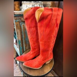 DINGO WOMEN'S 16"
THUNDER ROAD RED
SUEDE SNIP TOE WESTERN BOOTS 
Size 7.5